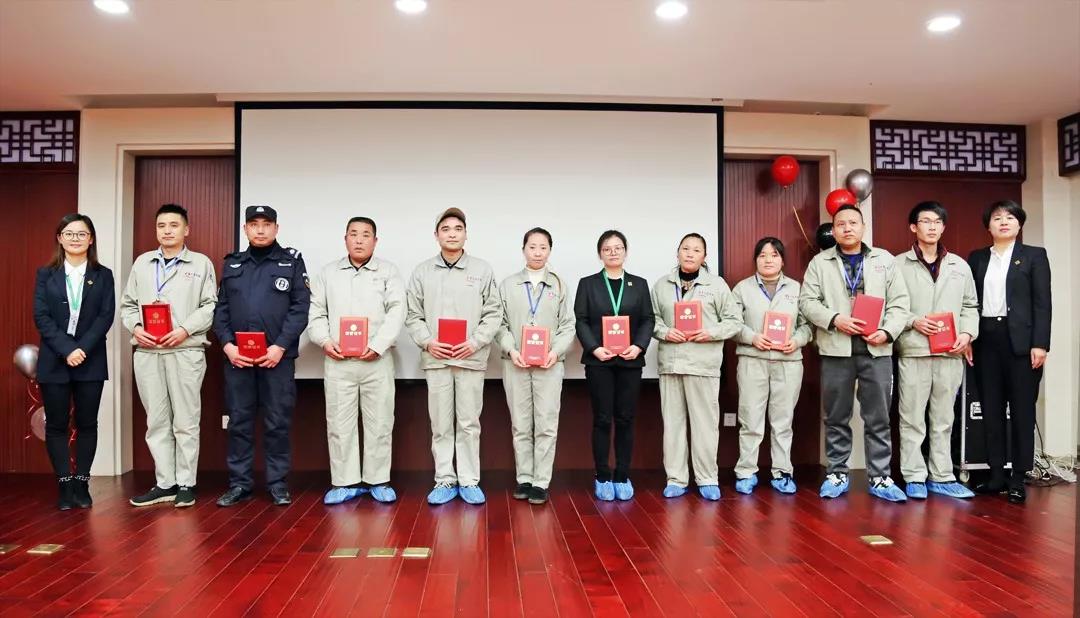 總結沉淀,不忘初心,李良濟集團2018年度總結大會隆重(圖11) 總結沉淀,不忘初心,李良濟集團2018年度總結大會隆重(圖11)
